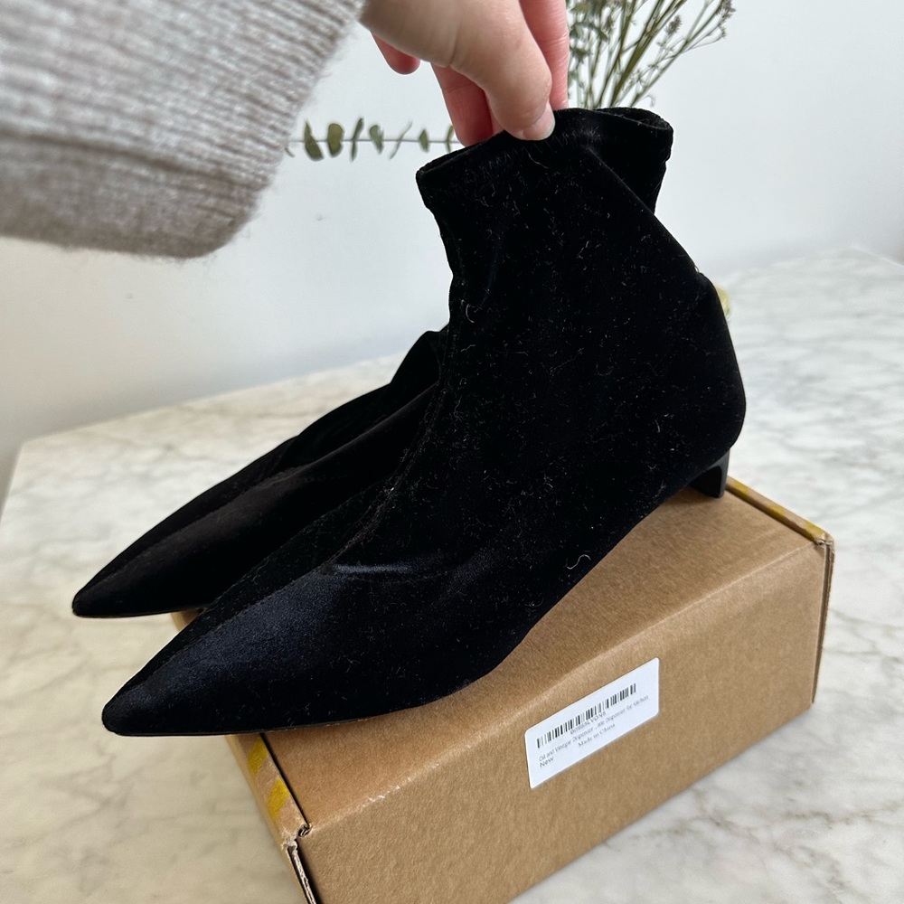 Zara velvet kitten heels, stretchable ankle bootie. 🫶🏼